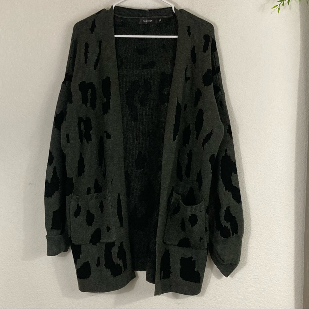 FASHION ANIMAL PRINT KNIT CARDIGAN, NEW WITH TAGS XL
